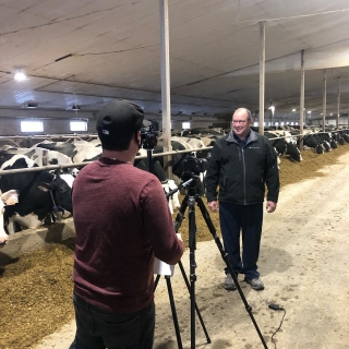 On site in Rosser, MB for @aitcmb talking to the Holtmann family about the milk they produce for Canadians