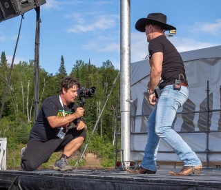 You can always count on @aaronpritchett to put on a show! One of the best in the biz. 🎤 🎵 🔥@countryonthebay